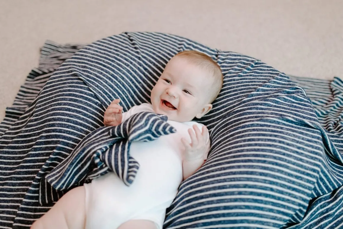 Aden + Anais Snuggle Knit Newborn Gift Set - Navy Stripe