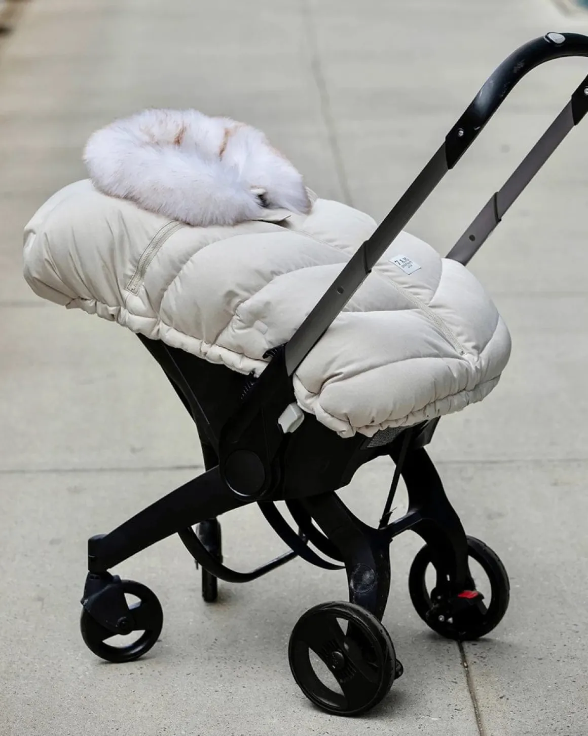 7AM Enfant Car Seat Cocoon Tundra - Heather Beige / White Faux Fur