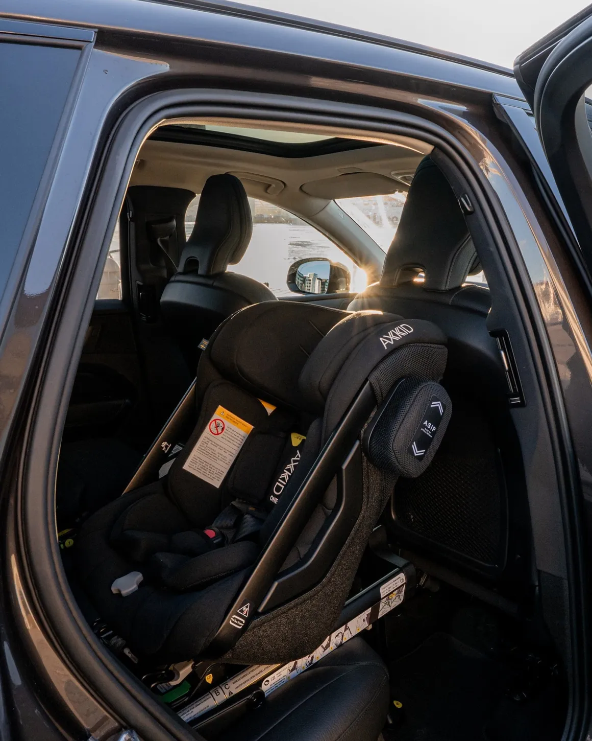 Axkid ONE 3 Extended Rear-Facing Car Seat - Forest Moss Green