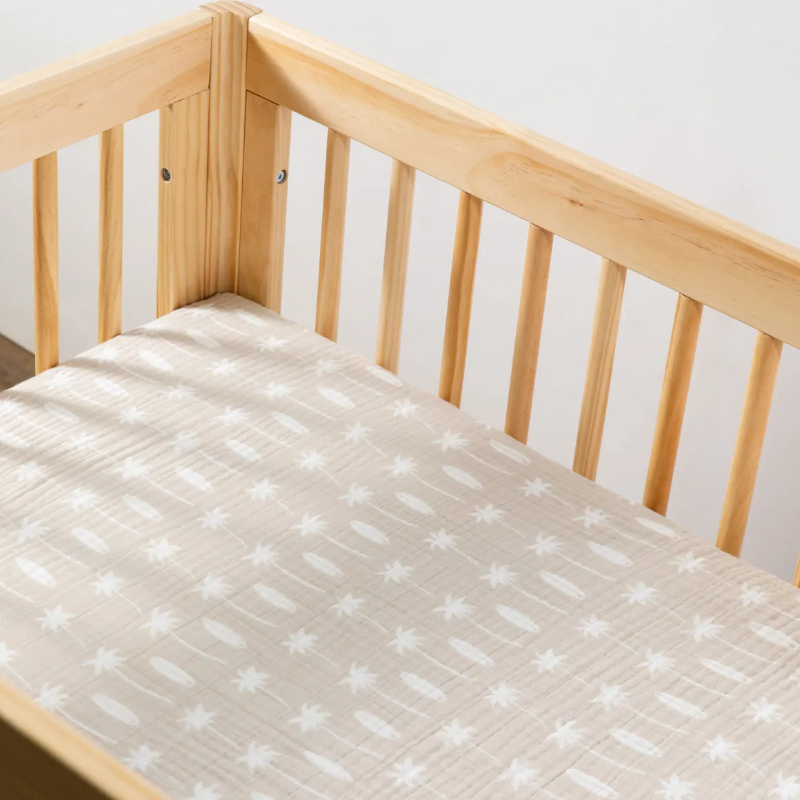 Babyletto All-Stages Midi Crib Sheet in GOTS Certified Organic Muslin Cotton - Beach Bum