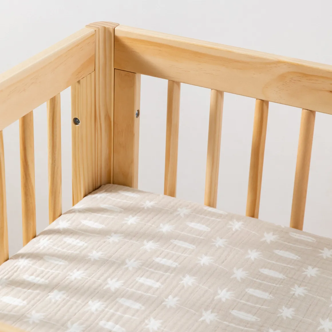 Babyletto All-Stages Midi Crib Sheet in GOTS Certified Organic Muslin Cotton - Beach Bum