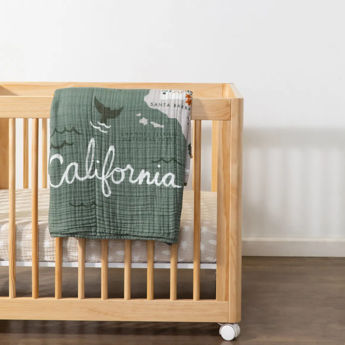 Babyletto All-Stages Midi Crib Sheet in GOTS Certified Organic Muslin Cotton - Beach Bum