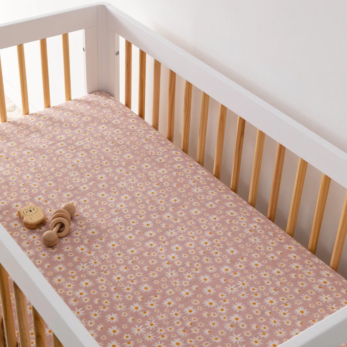 Babyletto Crib Sheet in GOTS Certified Organic Muslin Cotton-Daisy