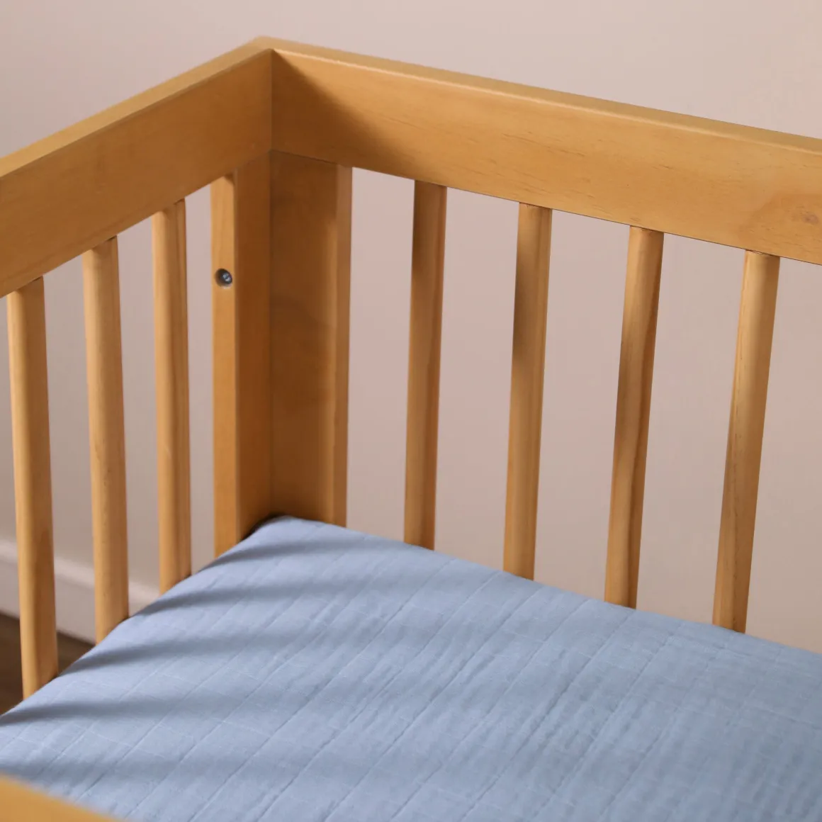 Babyletto Crib Sheet in GOTS Certified Organic Muslin Cotton-Dewdrop