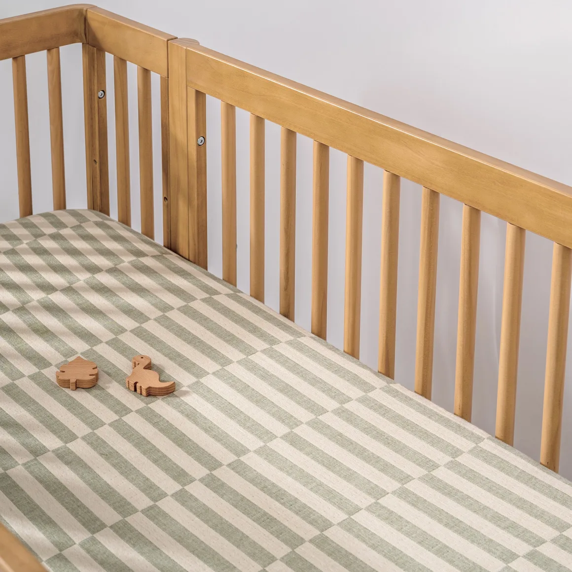 Babyletto Crib Sheet in GOTS Certified Organic Muslin Cotton-Moss Stripe