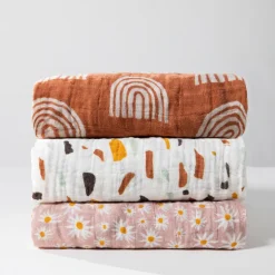 Babyletto Mini Crib Sheet in GOTS Certified Organic Muslin Cotton - Daisy
