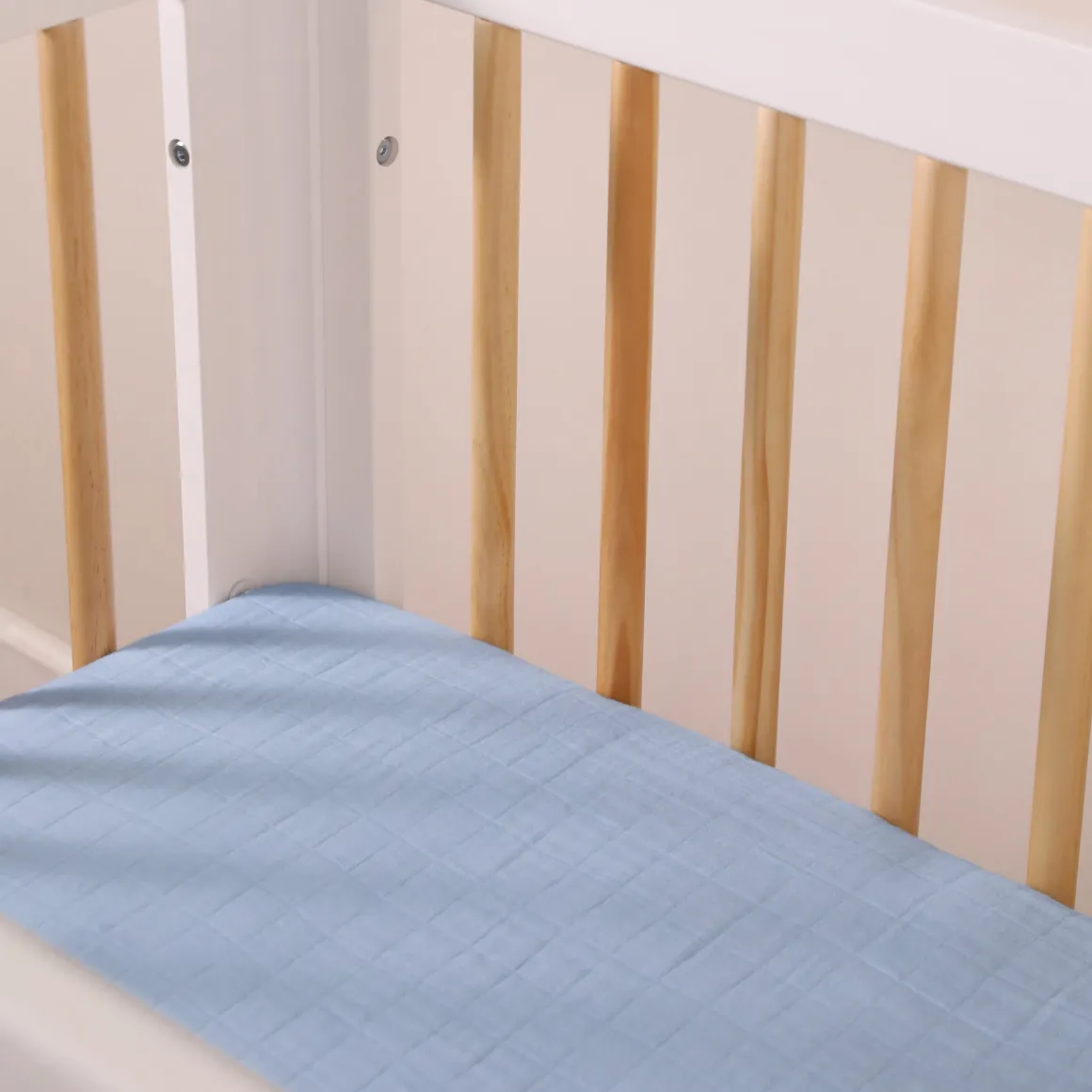 Babyletto Mini Crib Sheet in GOTS Certified Organic Muslin Cotton - Dewdrop