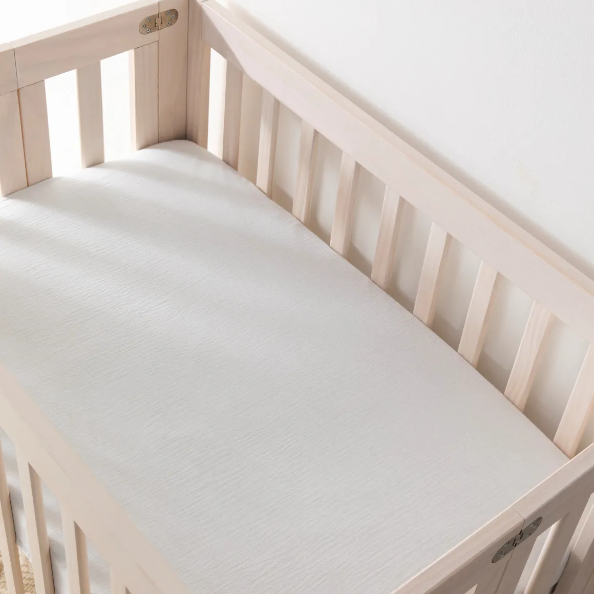 Babyletto Mini Crib Sheet in GOTS Certified Organic Muslin Cotton - White