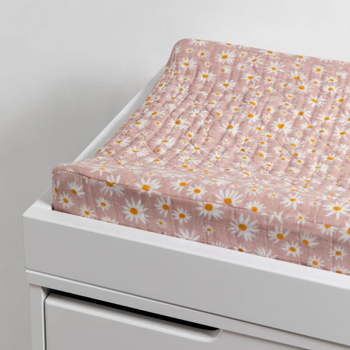 Babyletto Quilted Changing Pad Cover in GOTS Certified Organic Muslin Cotton - Daisy