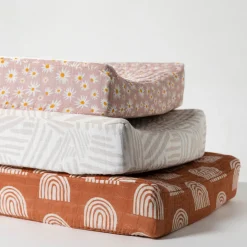 Babyletto Quilted Changing Pad Cover in GOTS Certified Organic Muslin Cotton - Daisy