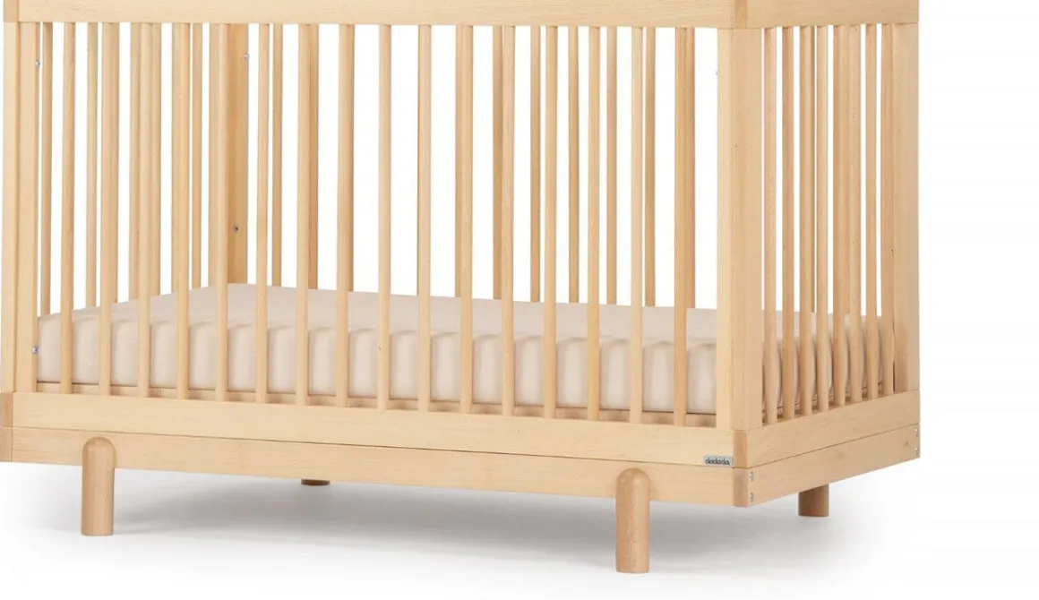 dadada Bliss 4-in-1 Convertible Crib - Natural