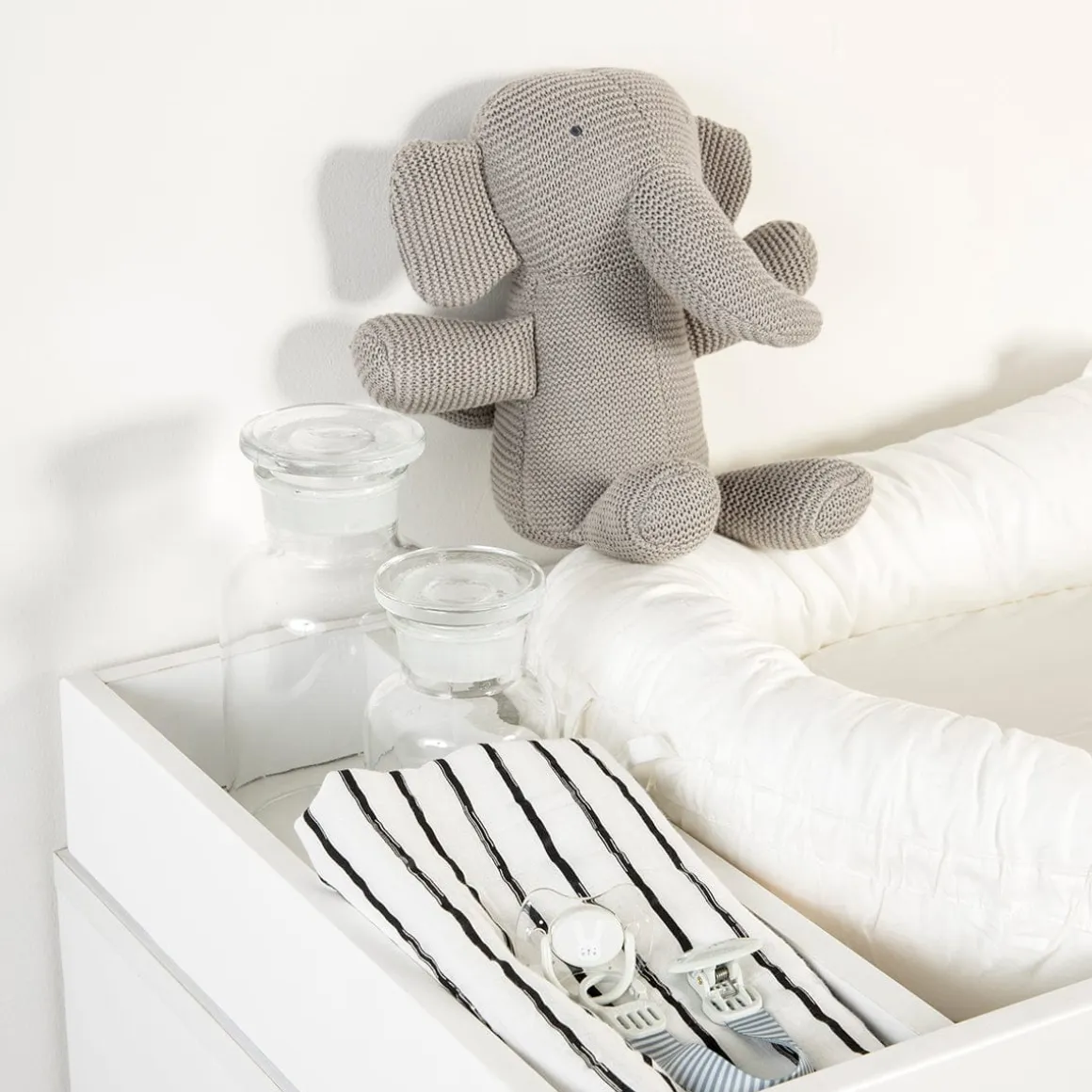 dadada Changing Tray for Austin + Boston + Kenton + Tribeca - White