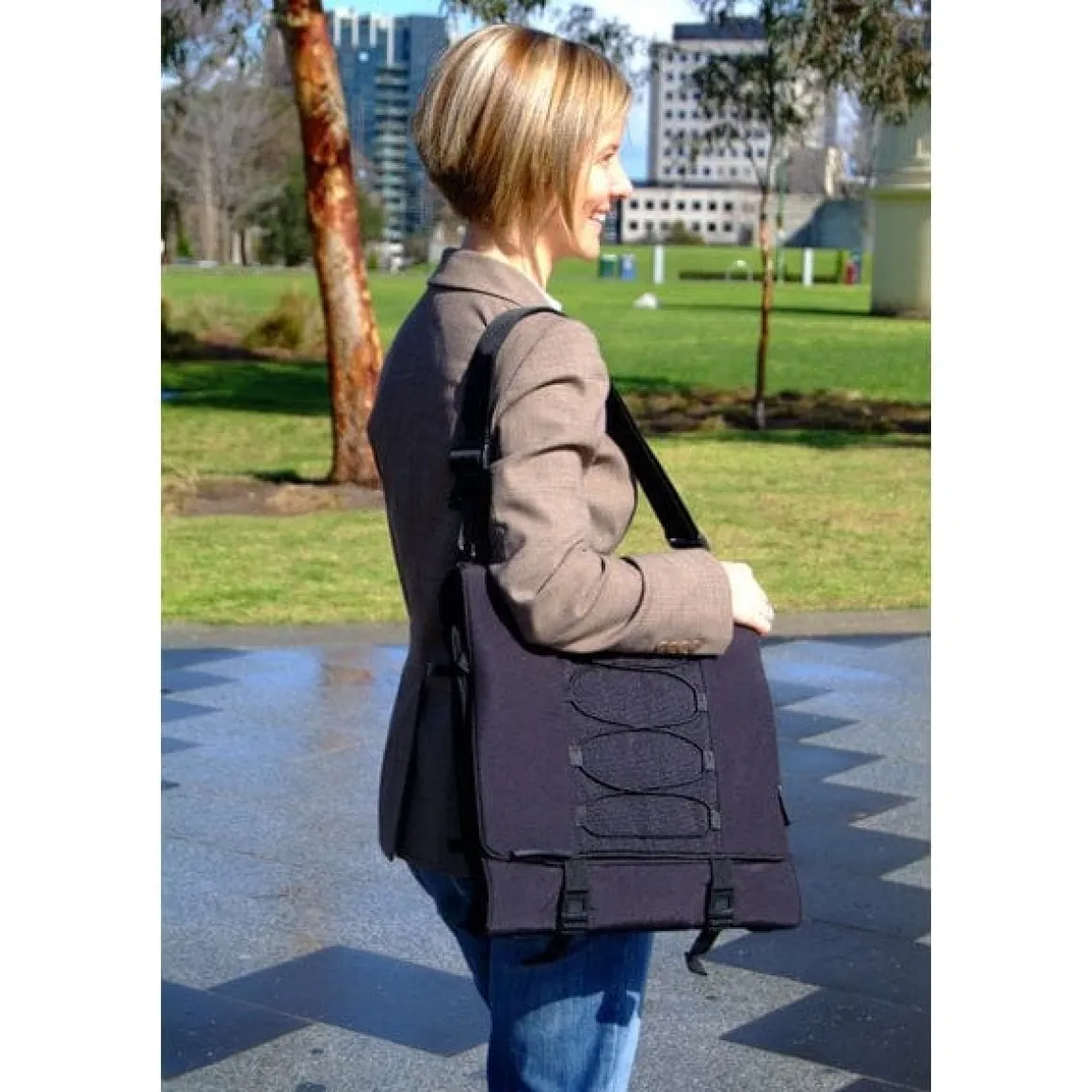 GR8X Deluxe Baby Traveller in Black