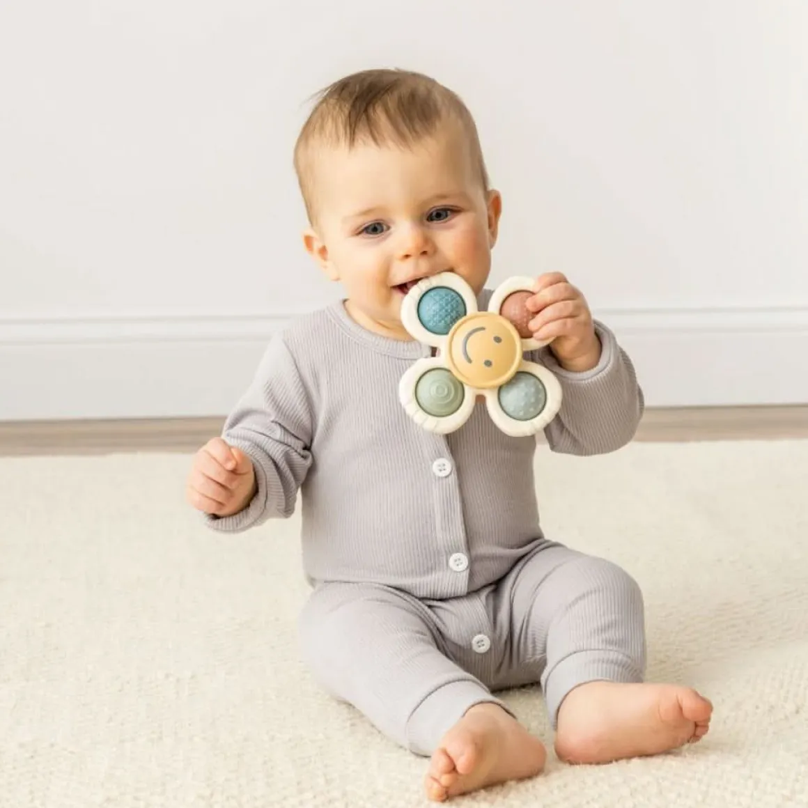 Itzy Ritzy Bitzy Biter Sensory Teether - Flower