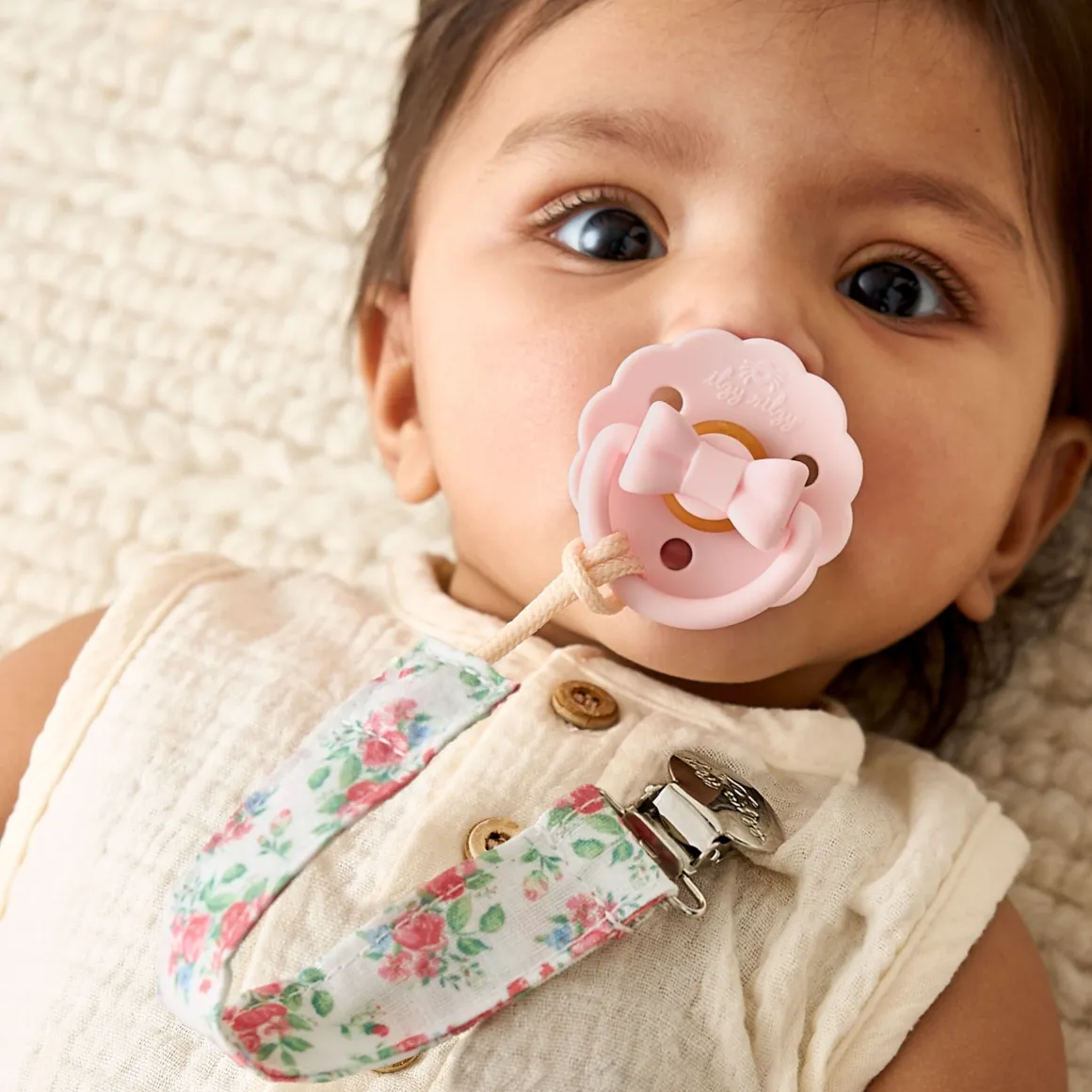 Itzy Ritzy Itzy Clip Fabric Pacifier Strap - Bow