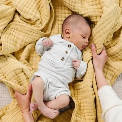 Lou Lou & Company Cloud Muslin Quilt - Honey, Large