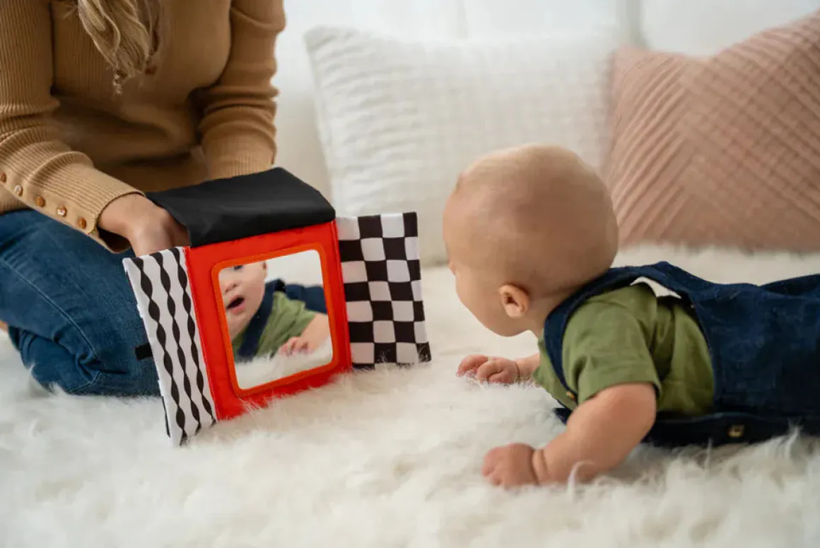 Manhattan Toy Wimmer Peek & Go Mirror