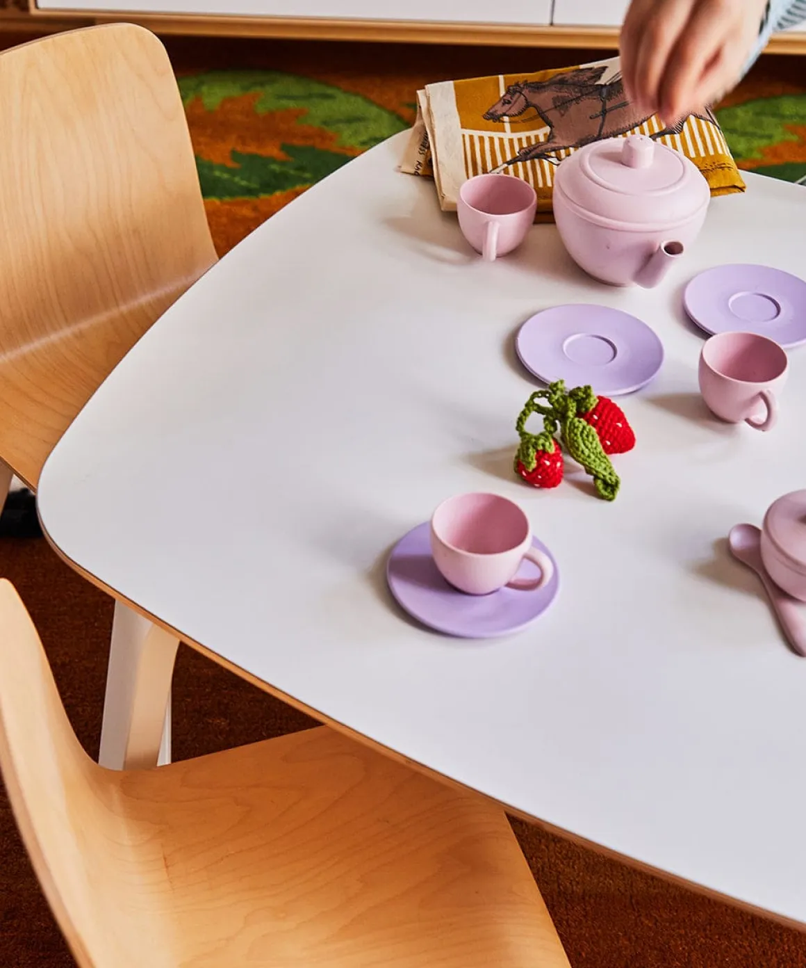Oeuf Play Table