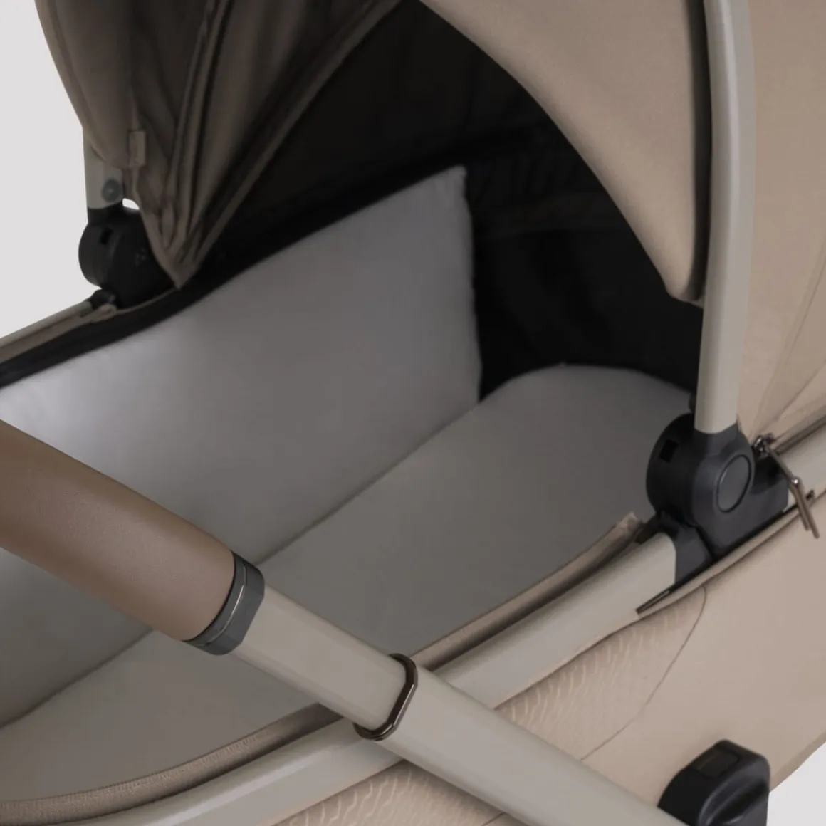 Silver Cross Cove 2 Compact Bassinet - Champagne