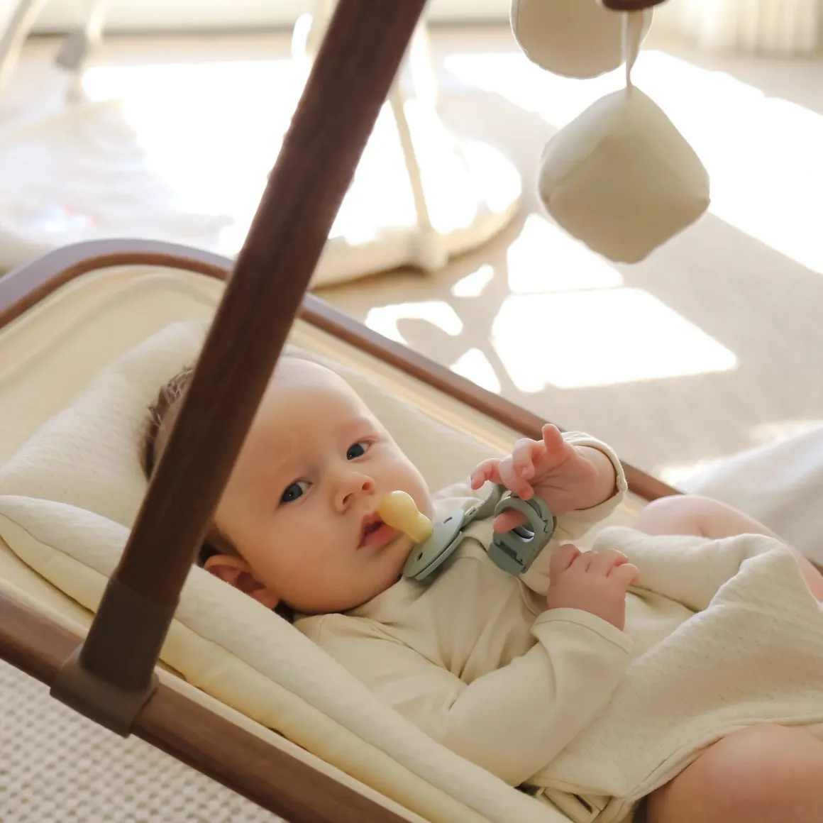 Snuggle Me Infant Rocker