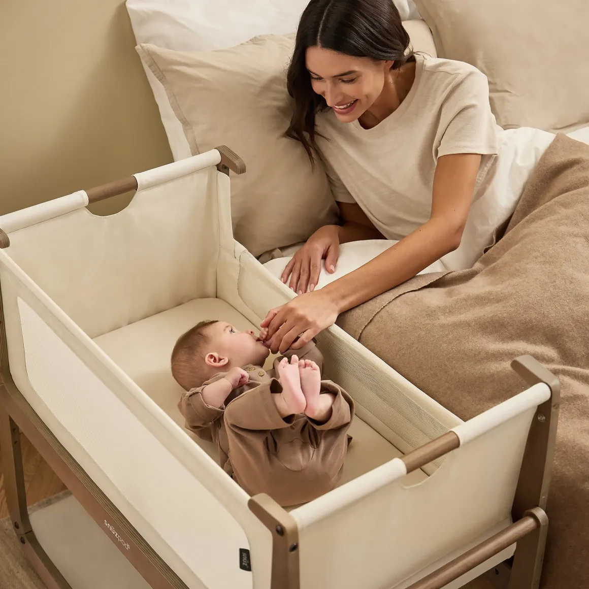 Snuz SnuzPod 5 Bedside Bassinet - Walnut