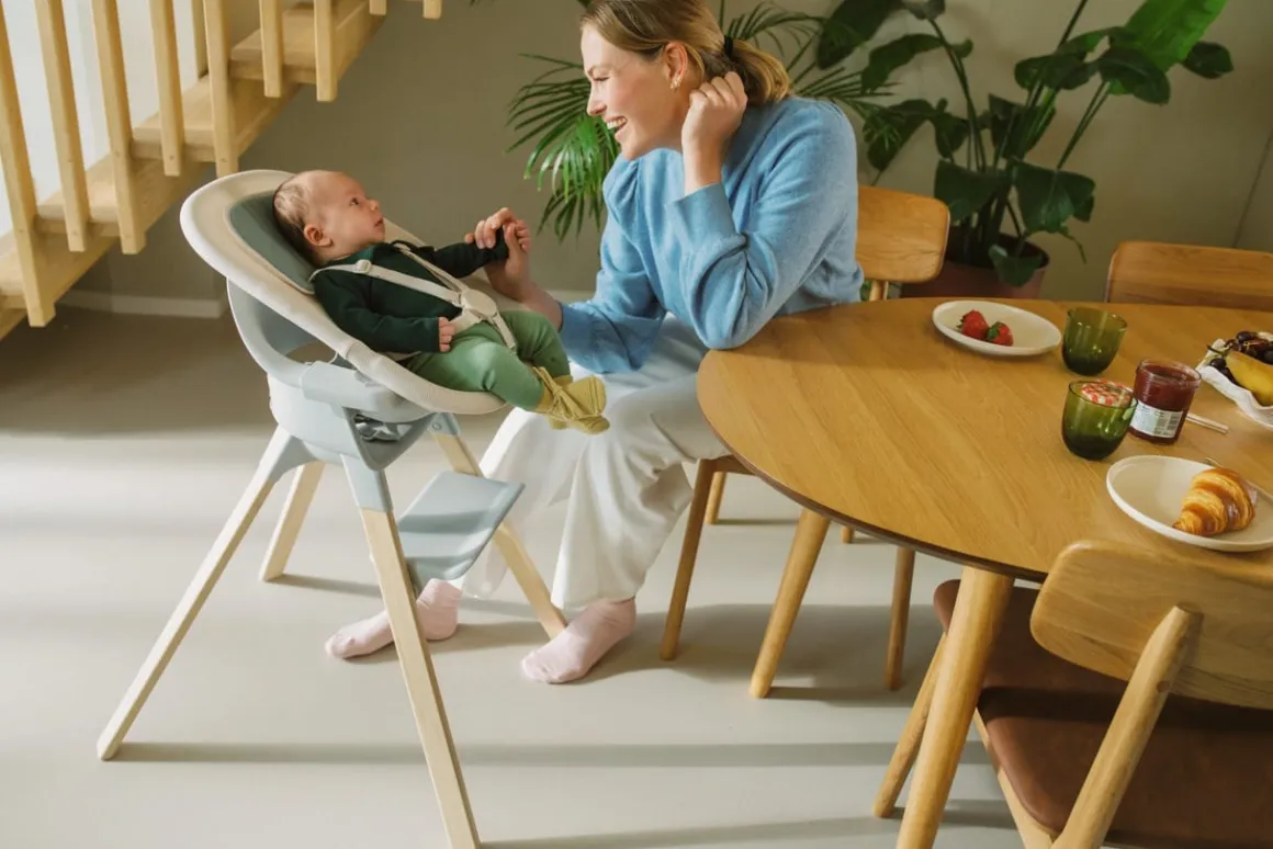 Stokke Clikk High Chair + Newborn Set Bundle - Glacier Green