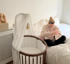Stokke Sleepi Mini Crib Bundle with Mattress V3 - Warm Brown