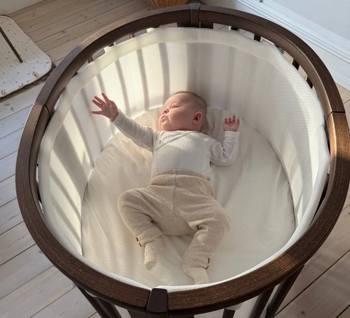 Stokke Sleepi Mini Crib Bundle with Mattress V3 - Warm Brown