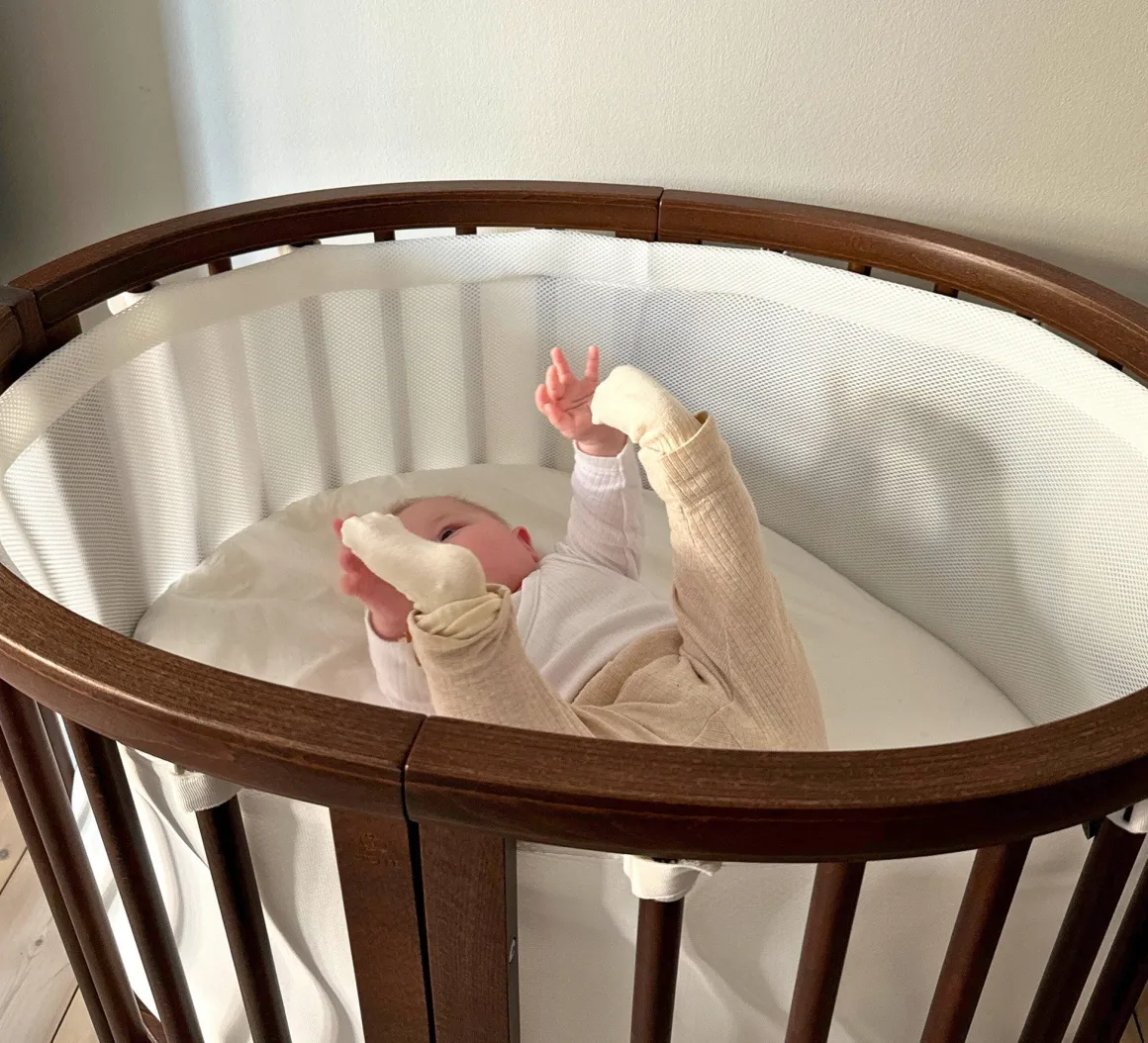 Stokke Sleepi Mini Crib Bundle with Mattress V3 - Warm Brown