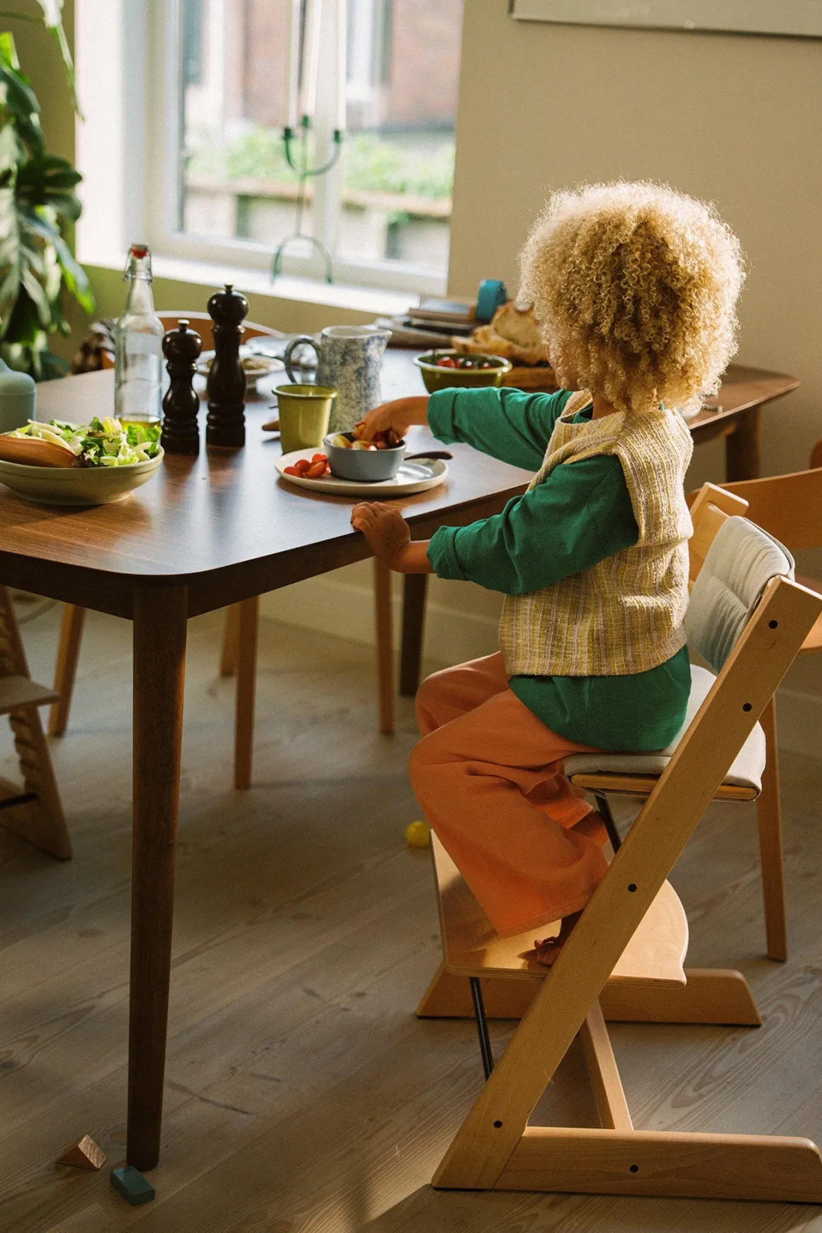 Stokke Tripp Trapp High Chair2 and Cushion with Stokke Tray - Black / Anthracite / Black