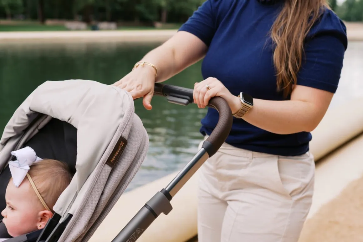 UPPAbaby Vista V3 Single-to-Double Stroller - Beau (Grey Chenille / Graphite Frame / Chestnut Leather)